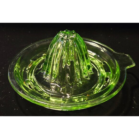 Vintage Green Glass Citrus Juicer With Handle & Spout 8" Diameter 3.5" Height De - Picture 2 of 6